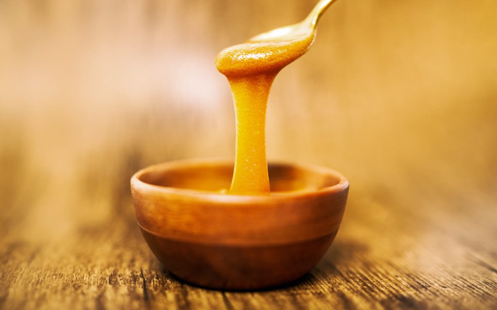 there are many reported health benefits of manuka honey 